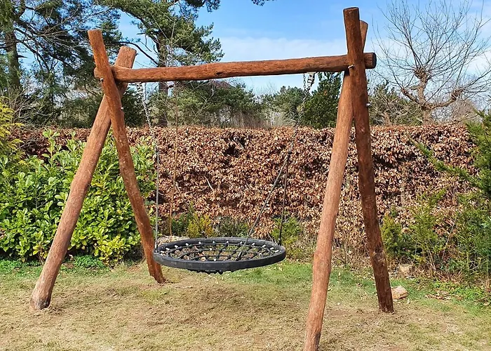 別荘 With Fireplace I Dronningmølle